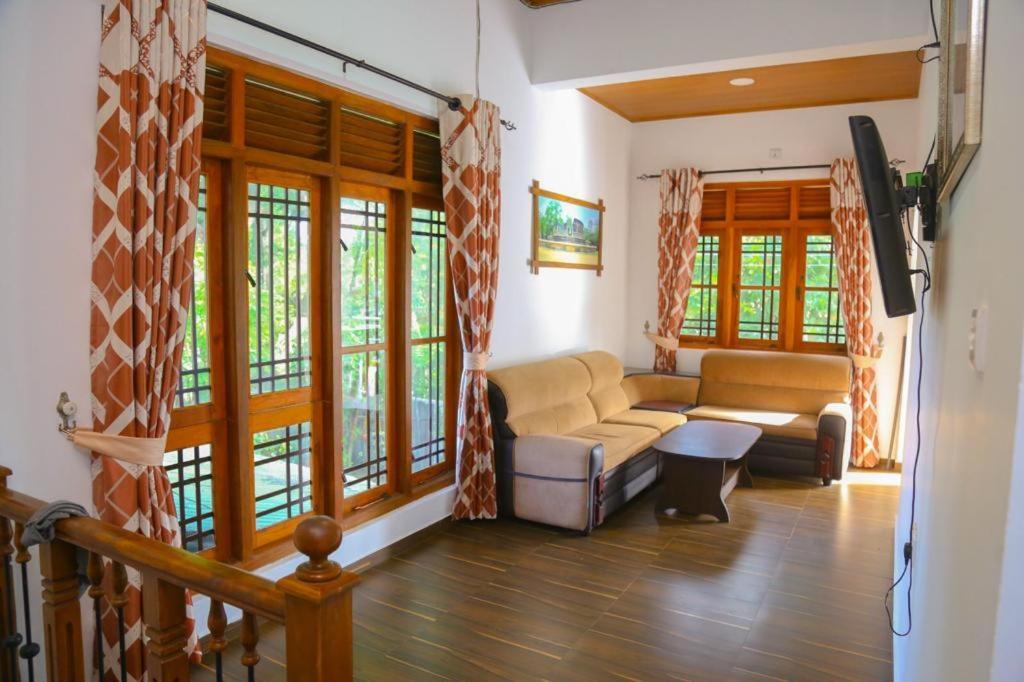 Canal Side Guest House Polonnaruwa Zewnętrze zdjęcie